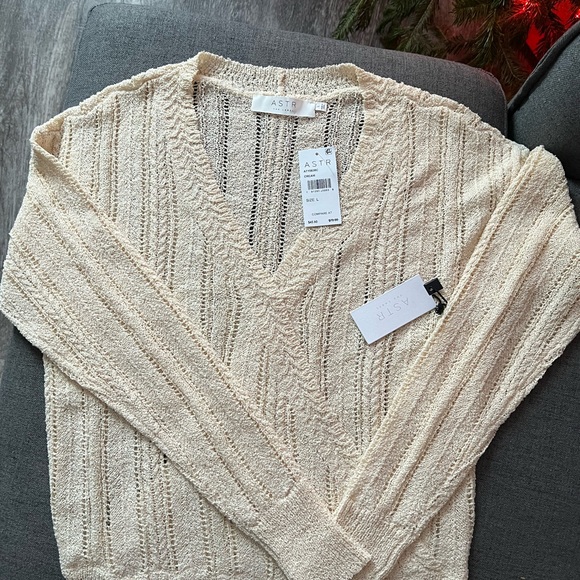 ❄️SOLD❄️ASTR the label Wrap Front Pointelle Sweater Sz. L Color: Cream - Picture 9 of 10
